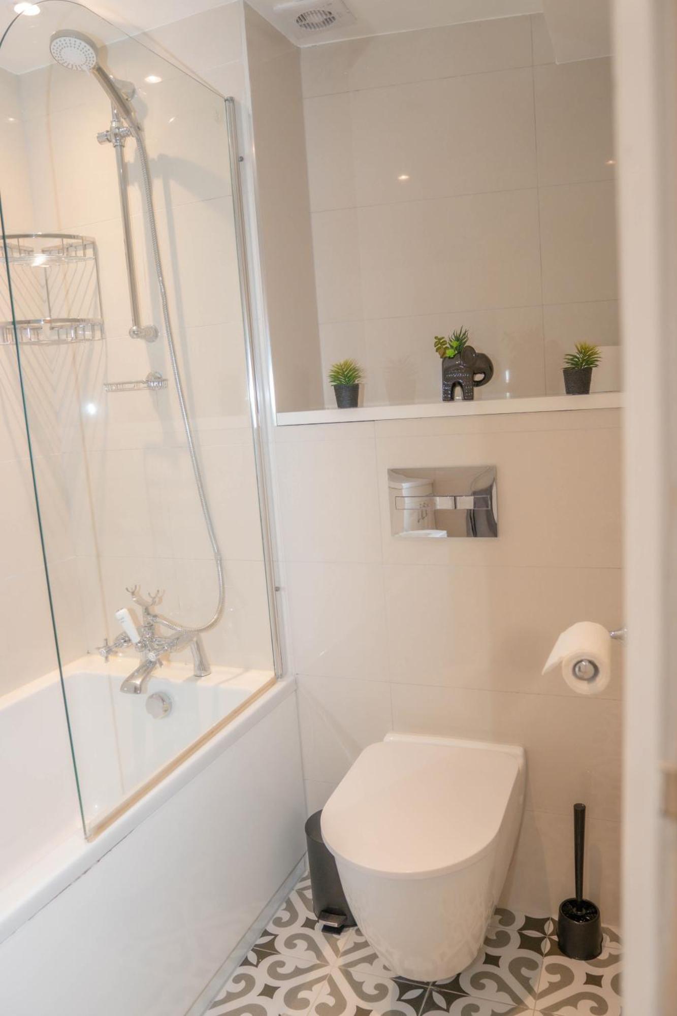 Spacious 2 Bedroom Flat For 6 With Garden Access In Brixton And Stockwell Apartment *